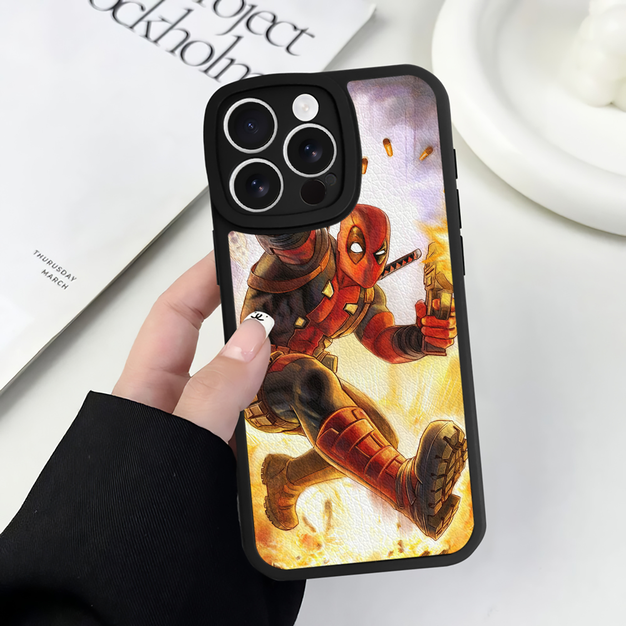 （画像用） Deadpool デッドプール 【iPhone 16シリーズ対応】シリコンスマホケース（レザー調） 材質：シリコン